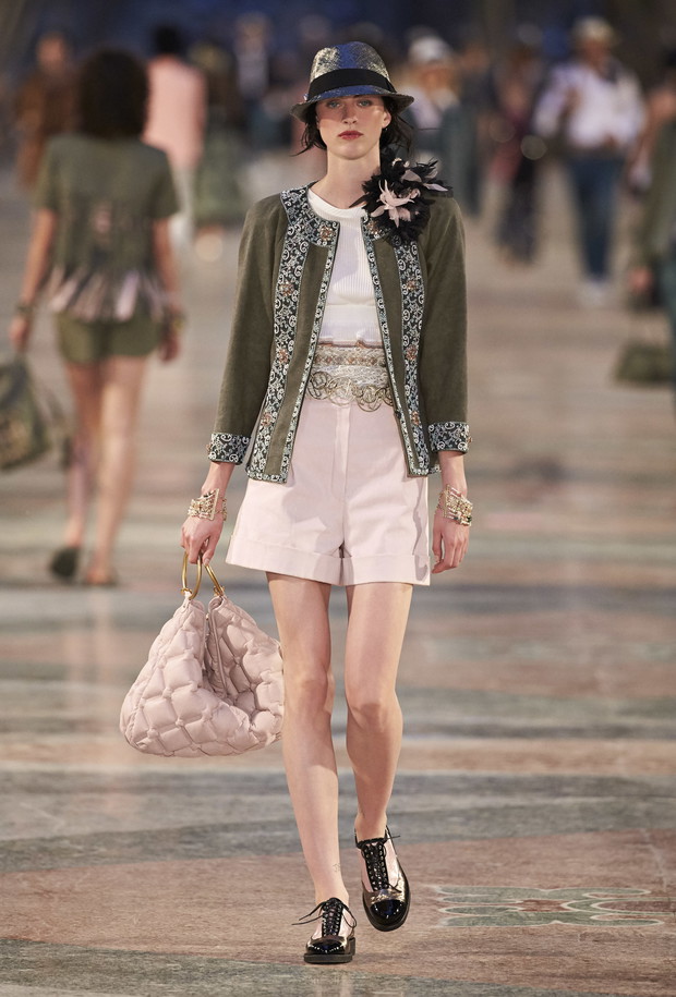 Chanel Cruise 2016/2017