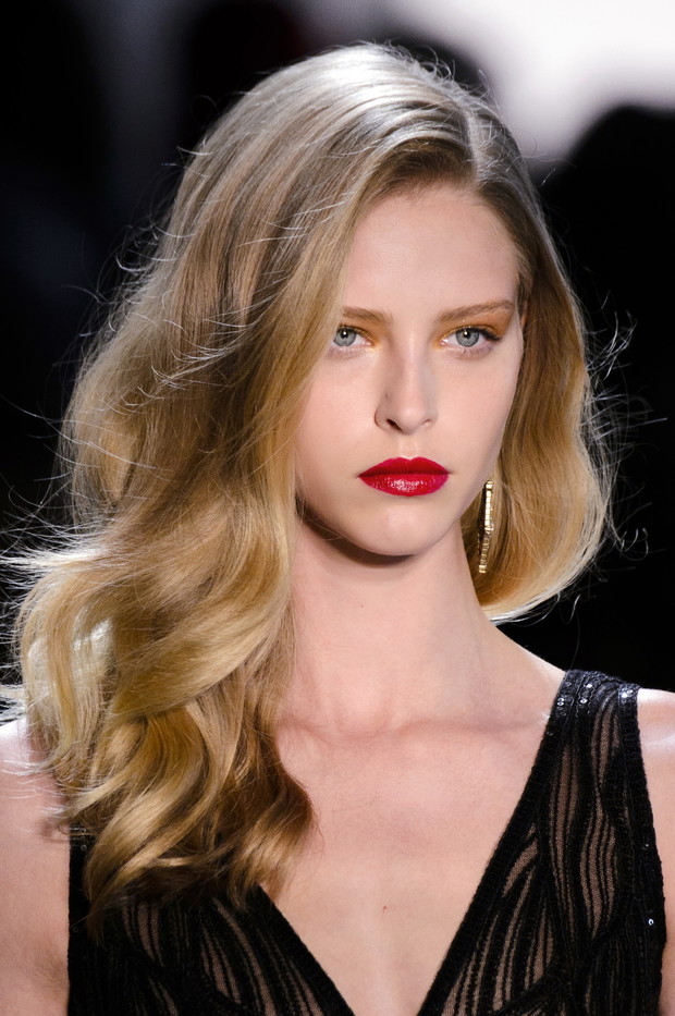 Długie włosy Tadashi Shoji