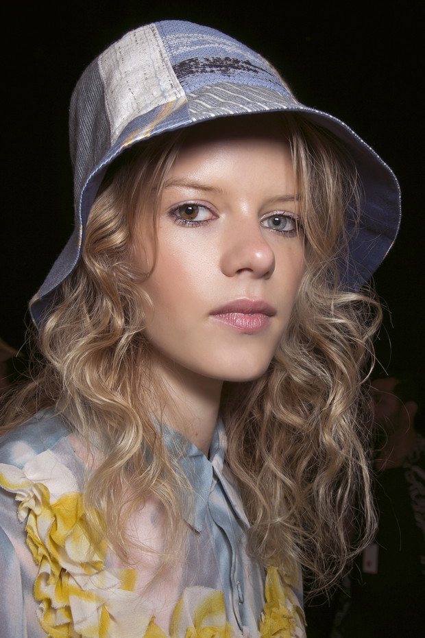 Makijaż i fryzury na festiwal. Inspiracje z pokazów SS16, BCBG, fot. Imaxtree