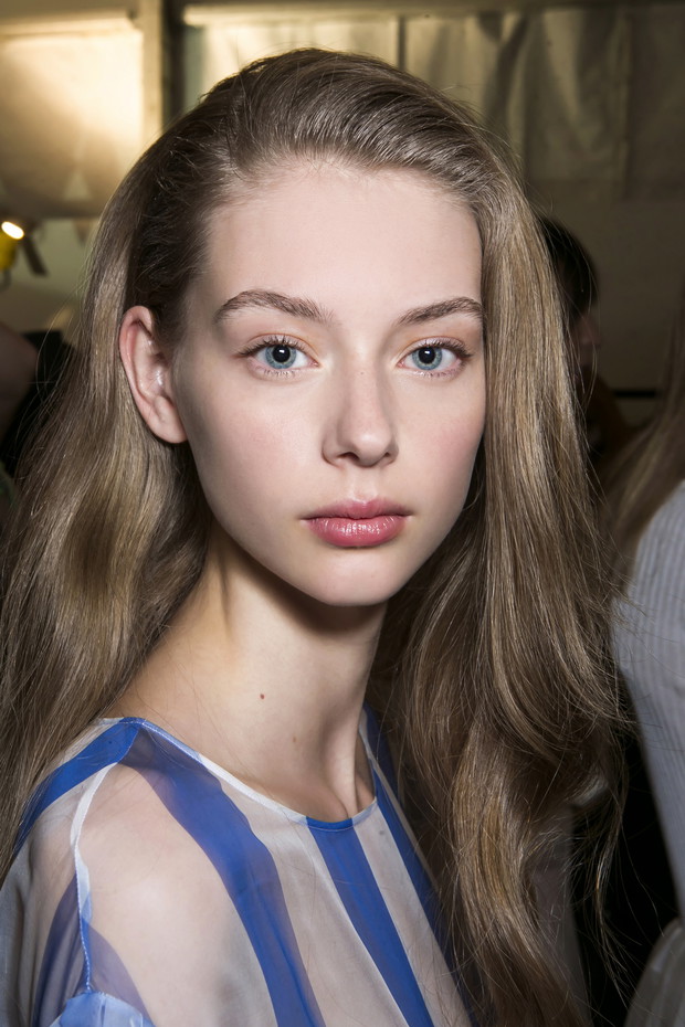 Makijaż i fryzury na festiwal. Inspiracje z pokazów SS16, Blumarine, fot. Imaxtree