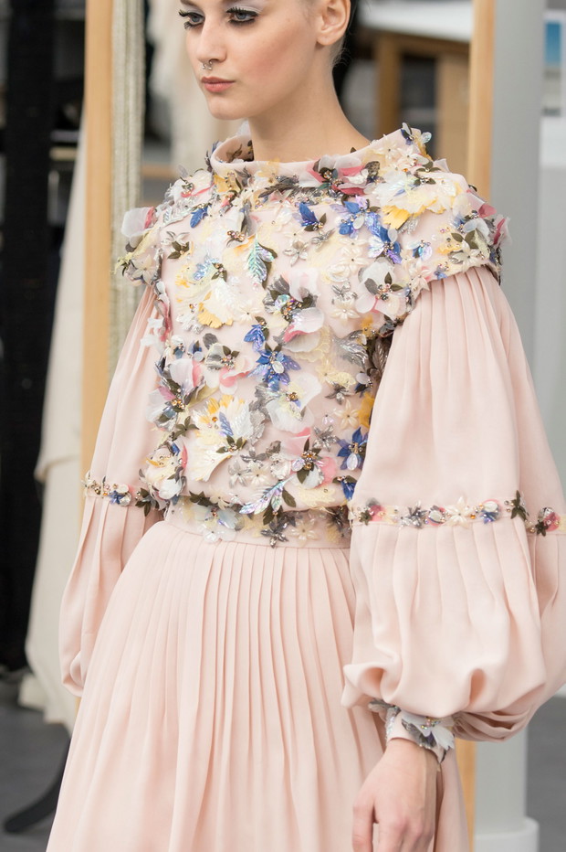 Chanel haute couture jesień-zima 2016/2017 - detale, fot. Imaxtree