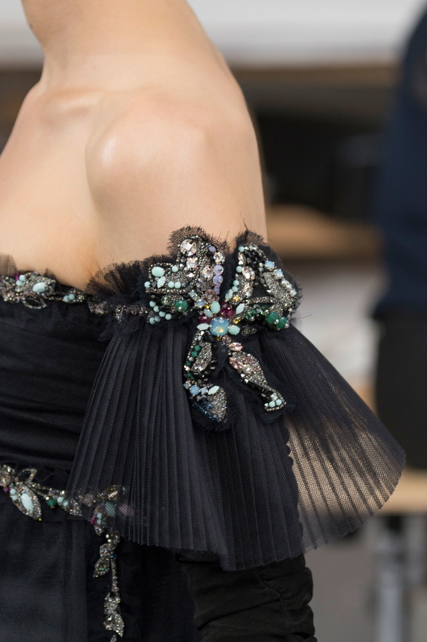 Chanel haute couture jesień-zima 2016/2017 - detale, fot. Imaxtree