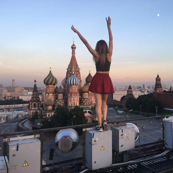 Ekstremalne selfie - zobacz zdjęcia Angeli Nikolau