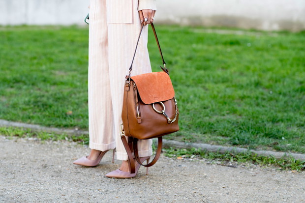 Street fashion: buty i akcesoria gości na tygodniach mody j-z 2017/18