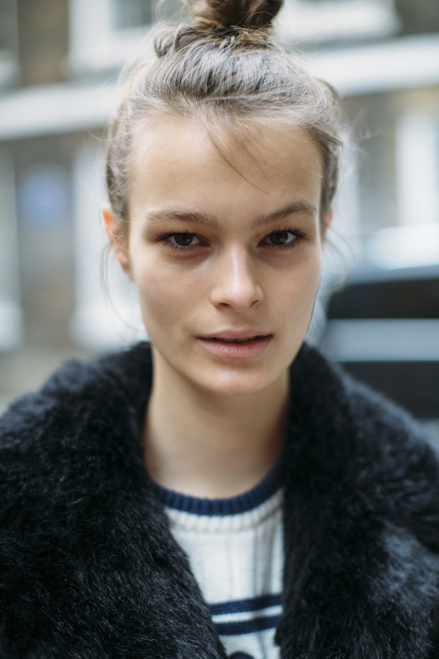 Street fashion: modelki off duty na London Fashion Week AW17