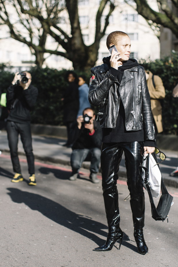 Street fashion: modelki off duty na London Fashion Week AW17