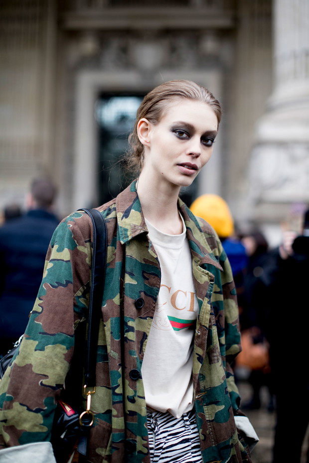 Street fashion: modelki off duty na Paris Fashion Week AW17