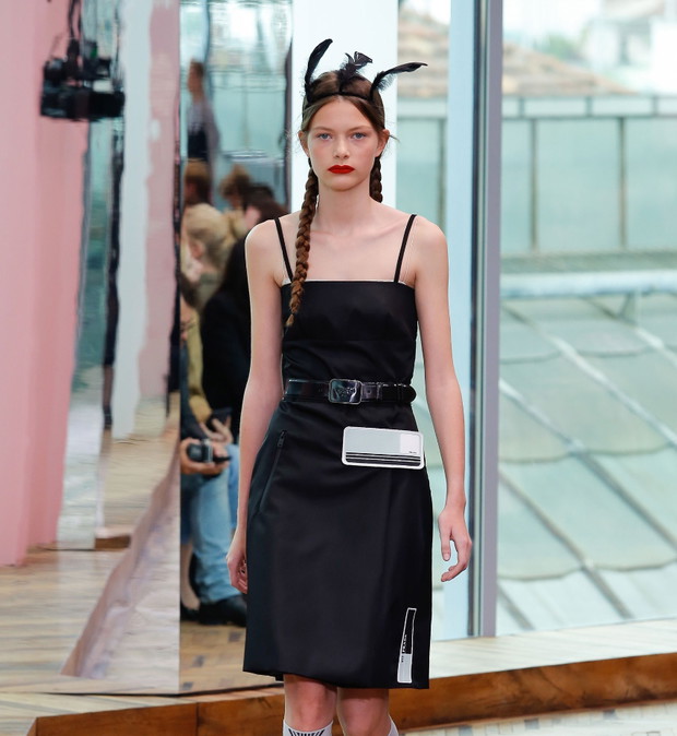 Sukienka z naszywką Prada Resort 2018