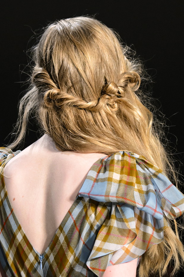 Upięcia ślubne długie włosy