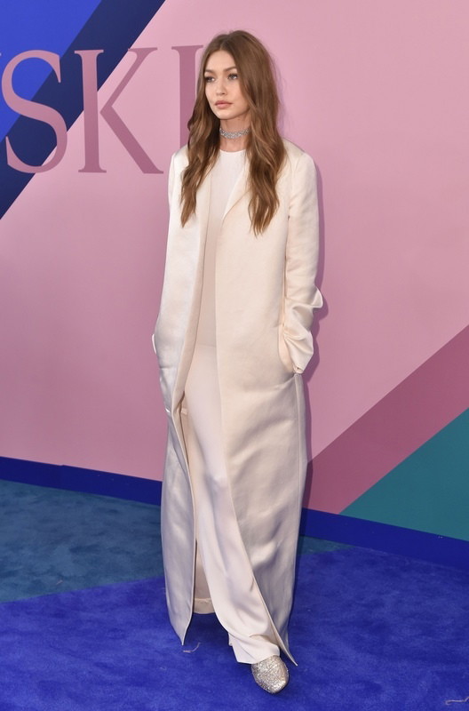 CFDA Awards 2017: Gigi Hadid w kreacji The Row