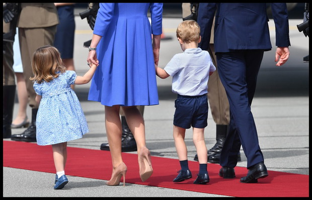 Charlotte i George w Polsce. Księżna Kate i Książę William do Berlina także polecieli z dziećmi