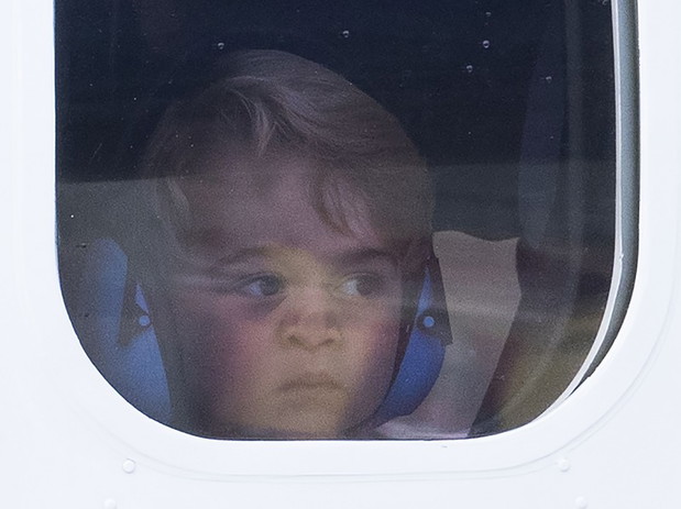 Charlotte i George w Polsce. Księżna Kate i Książę William do Warszawy przylecieli z dziećmi