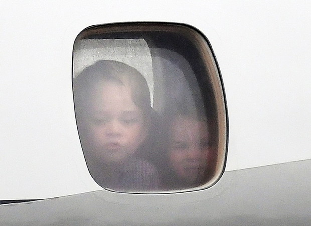 Charlotte i George w Polsce. Księżna Kate i Książę William do Warszawy przylecieli z dziećmi