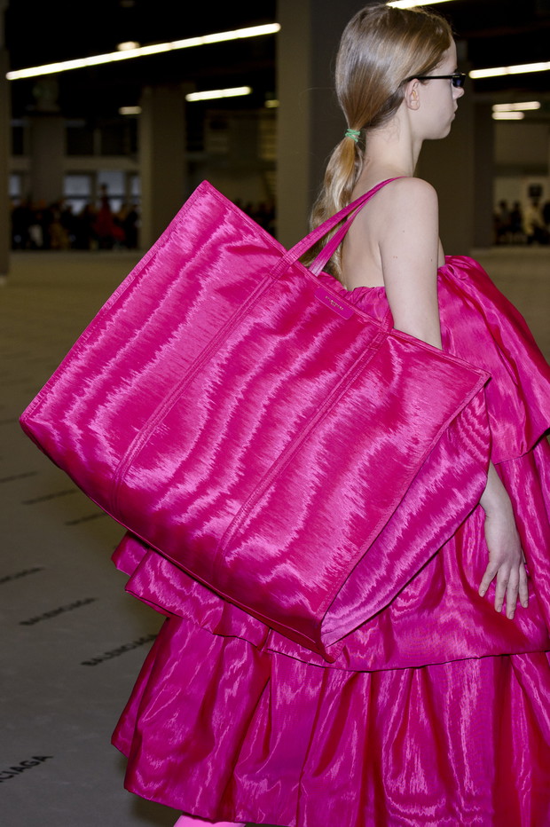 Modna torebka na jesień i zimę 2017/2018: Balenciaga