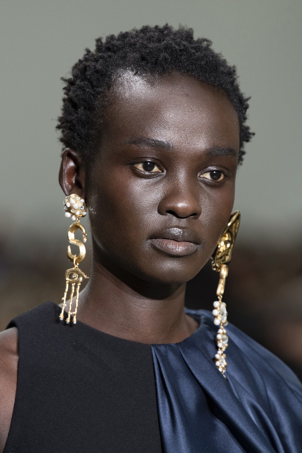 Modna biżuteria 2020: wybiegi haute couture