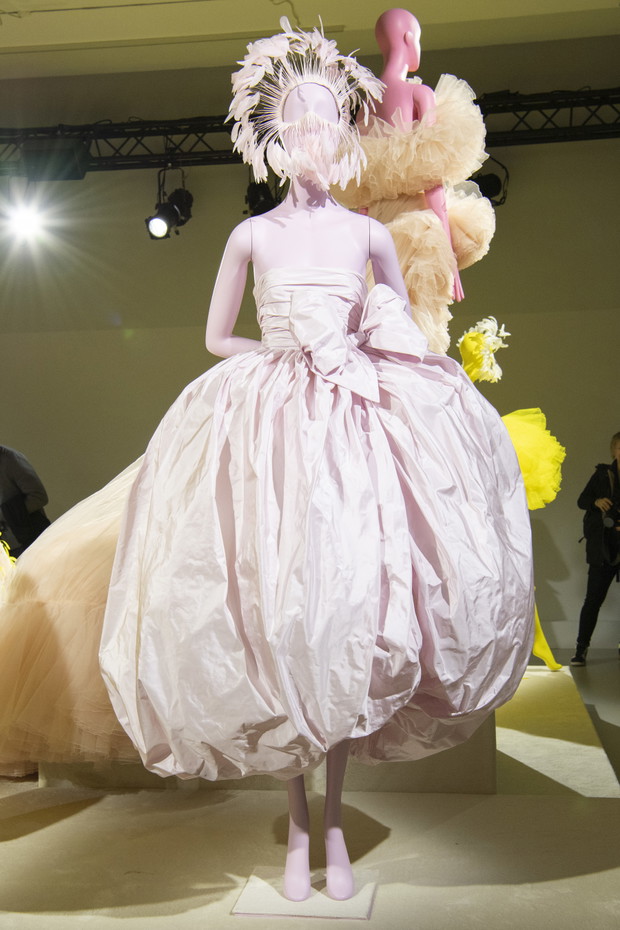 Suknie z pokazów haute couture wiosna-lato 2020