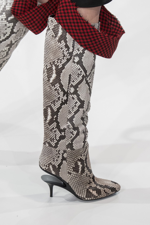 Buty na zimę we wzór węża