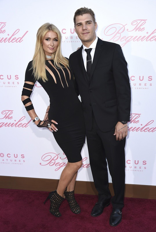 Paris Hilton i Chris Zylka na premierze The Beguiled, 2017 rok