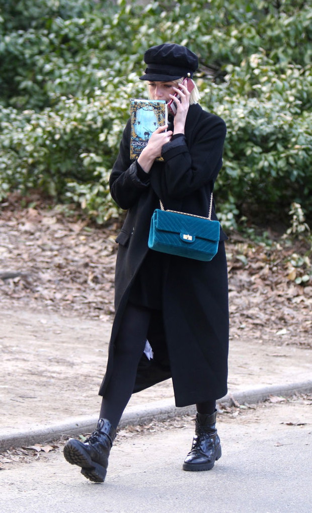 Styl Lucy Boynton