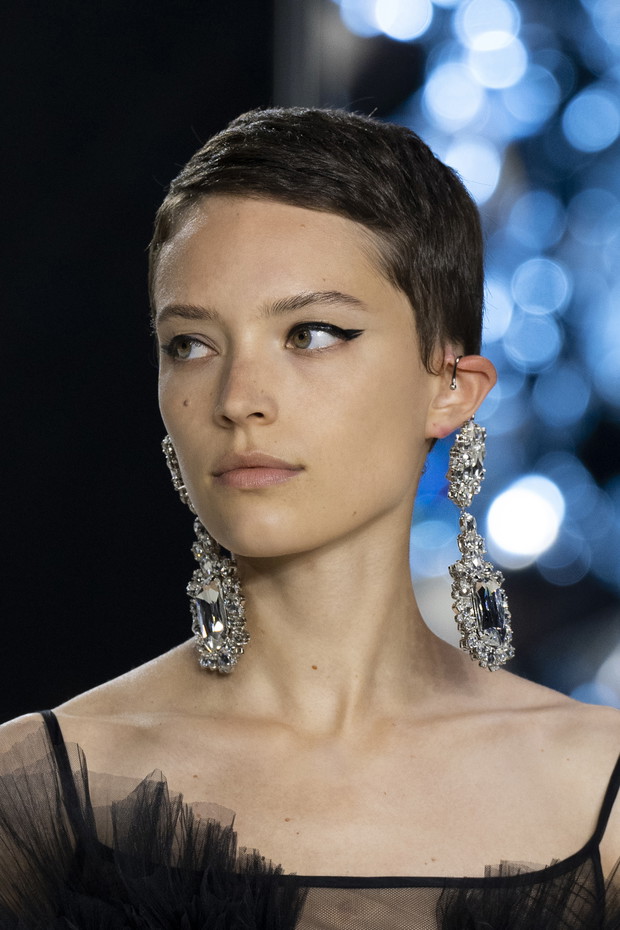Fryzury na ślub cywilny - Giambattista Valli