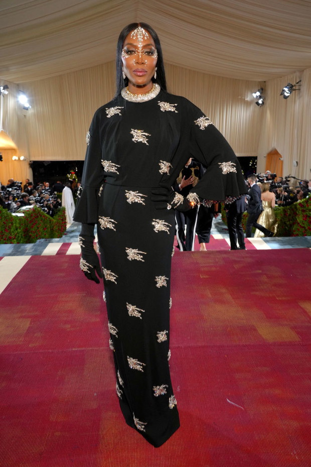 Met Gala 2022: suknie modelek i gwiazd. Sarah Jessica Parker, Hailey Bieber, Billie Eilish, Jared Leto i inni