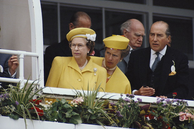 Królowa Elżbieta II i księżniczka Anna