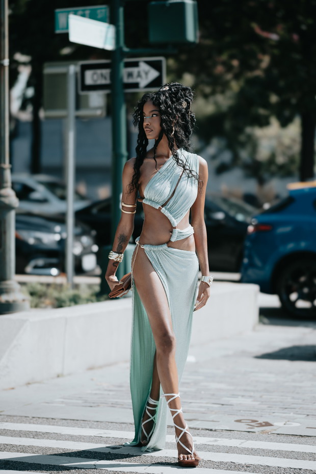 Najbardziej inspirujące stylizacje NYFW wiosna-lato 2023 street fashion