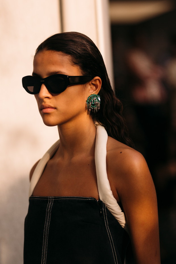 Najlepsze dodatki z Milan Fashion Week wiosna-lato 2023 street style