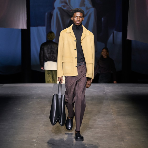 Pokaz COS na London Fashion Week wiosna-lato 2022