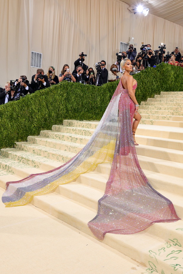 Stylizacje Met Gala 2021: suknie gwiazd