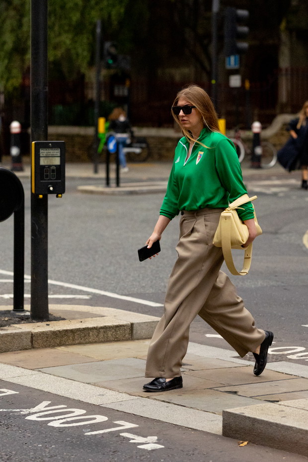 Stylizacje street style - LFW wiosna-lato 2023