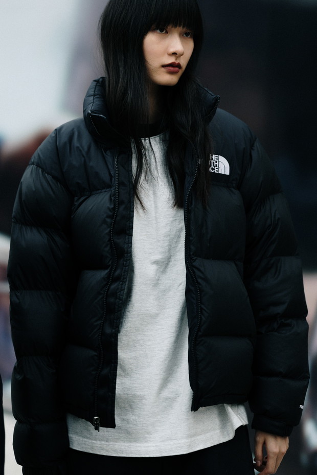 Jak noszą się teraz najbardziej stylowe dziewczyny z branży mody? Najmodniejsze stylizacje z ulic Nowego Jorku street style NYFW jesień-zima 2023/2024