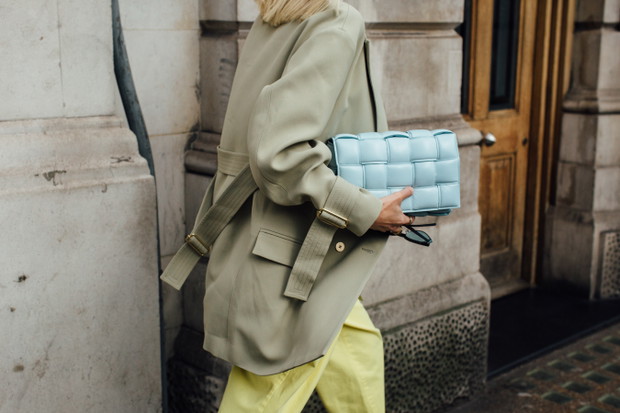 London Fashion Week jesień-zima 2020/2021: torebki, buty, dodatki
