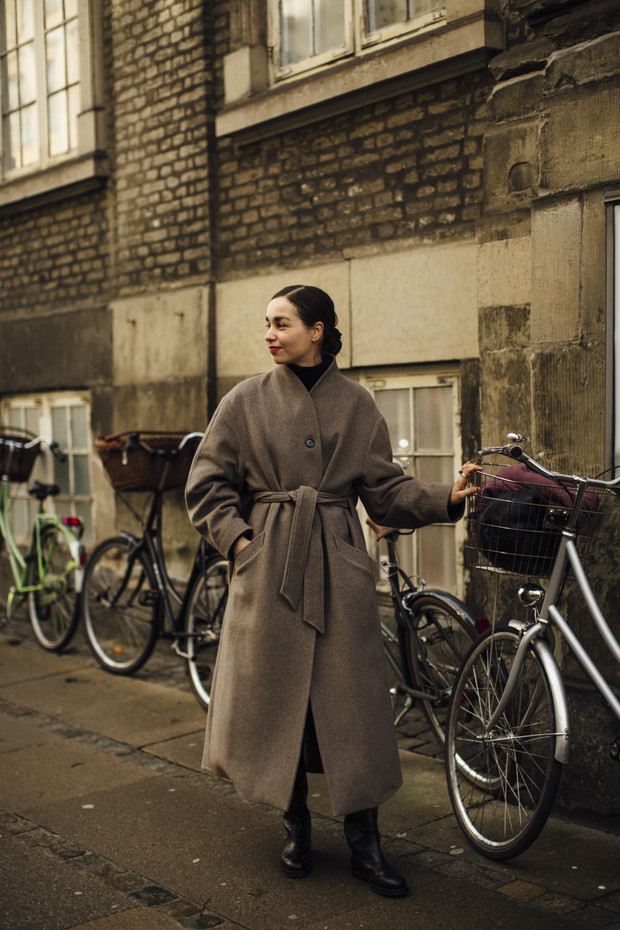 Najmodniejsze stylizacje z ulic Kopenhagi według najbardziej stylowych ludzi z branży i gości Copenhagen Fashion Week jesień-zima 2022/2023