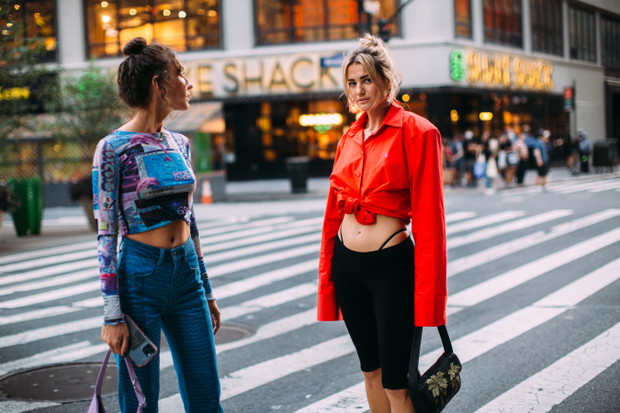 Stylizacje z NYFW wiosna-lato 2022 street fashion