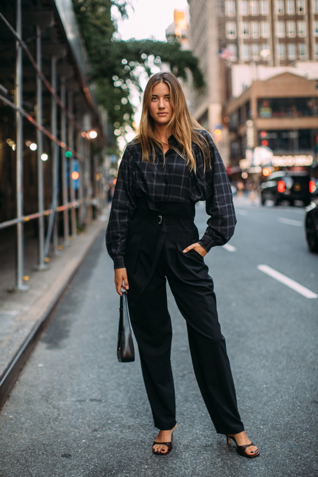Stylizacje z NYFW wiosna-lato 2022 street fashion