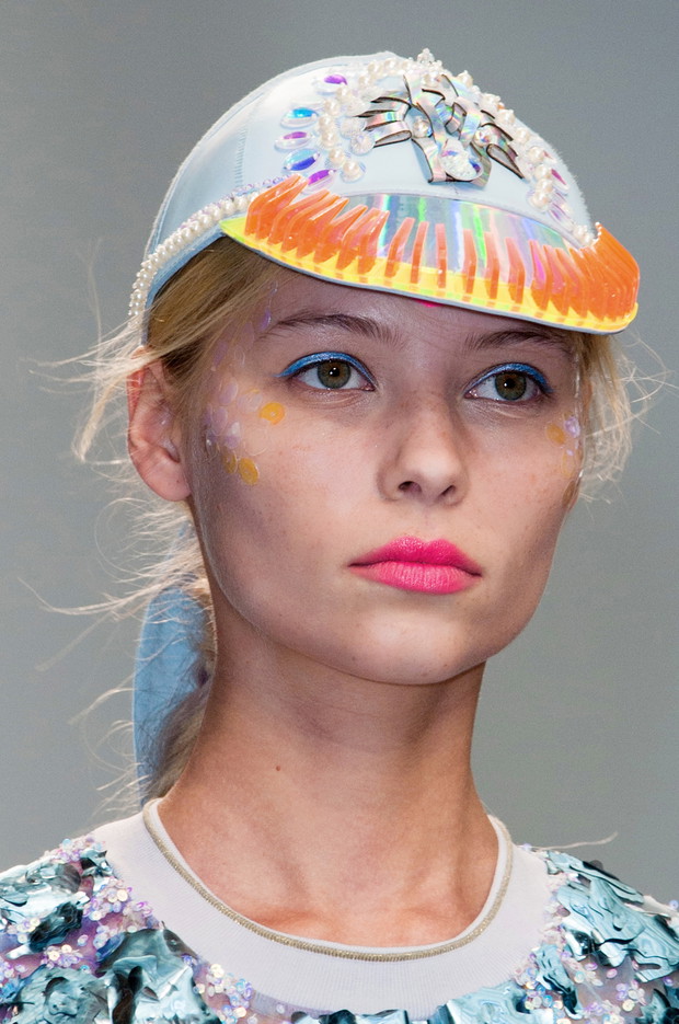 Kolorowe cienie do powiek - trendy lato 2015