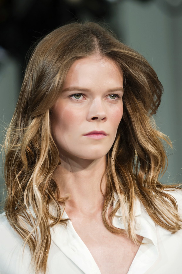 Długie włosy Alexis Mabille