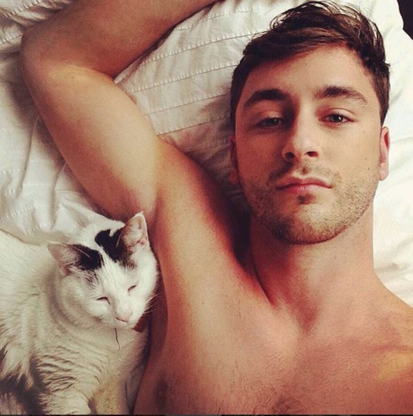 #HotDudesWithKittens - kolejny profil, który podbija Instagram