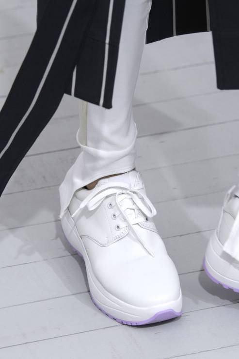 Białe buty