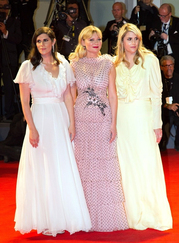 Festiwal Filmowy w Wenecji 2017: Kate Mulleavy, Kirsten Dunst, Laura Mulleavy na premierze filmu Woodshock, 04