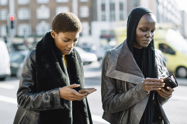 Street fashion: modelki off duty na London Fashion Week AW17