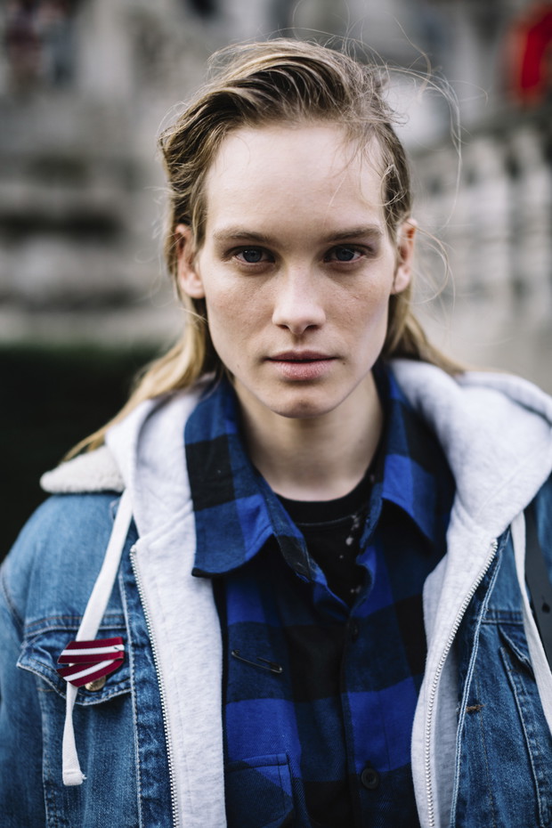Street fashion: modelki off duty na London Fashion Week AW17