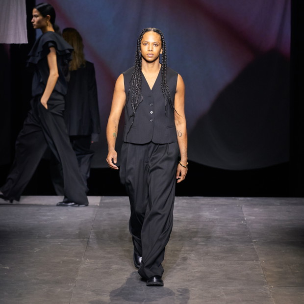 Pokaz COS na London Fashion Week wiosna-lato 2022