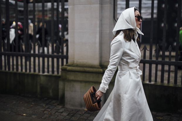 Najmodniejsze stylizacje z ulic Kopenhagi według najbardziej stylowych ludzi z branży i gości Copenhagen Fashion Week jesień-zima 2022/2023