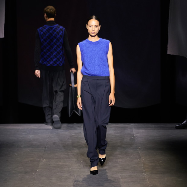 Pokaz COS na London Fashion Week wiosna-lato 2022