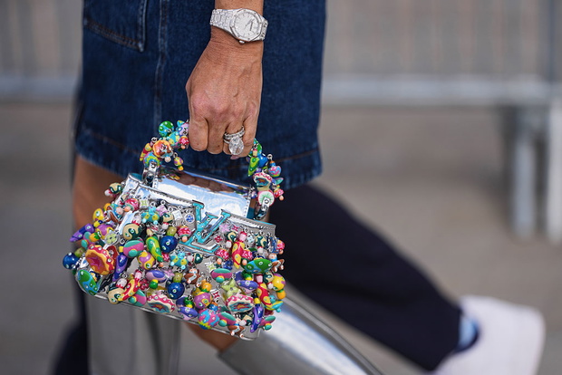 Embellished handbag. Najmodniejsza torebka lata 2026