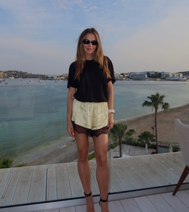 Anna Lewandowska w koronkowych szortach