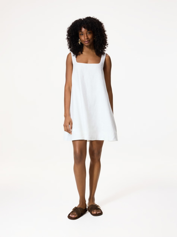 White shirtdress z Reserved to sukienka na całe lato