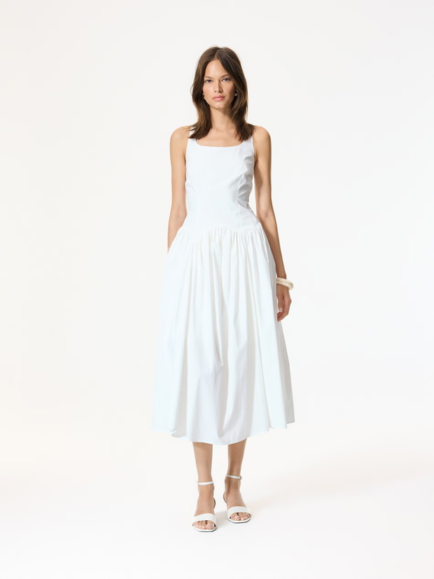 White poplin dress z H&M wygląda luksusowo i świeżo